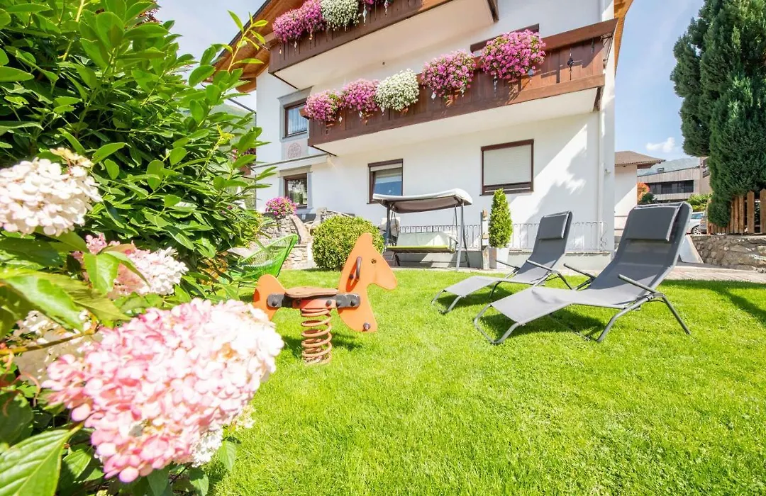 Garni Appartements Almrausch-1